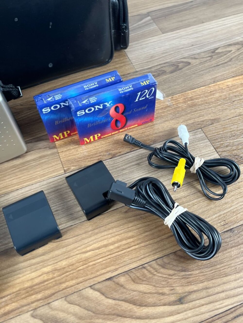 Sharp VL-E785 Viewcam Camcorder Camera & Accessories Tapes TESTED NO BATTERY CHA - Picture 5 of 16
